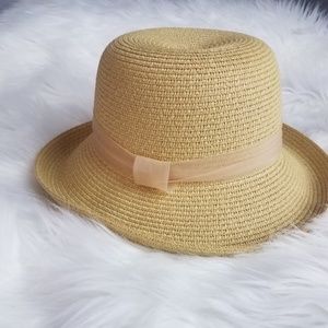 Round Straw hat with satin lace